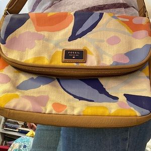 Fossil Medium sized cross body purse with adjustable leather strap